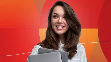 Banner promozionale delle Studi di retribuzione 2026 che mostra una donna sorridente su sfondo rosso