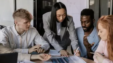 Team di marketing al lavoro