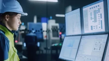 Ingegnere lavora al PC