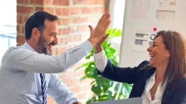 Professionisti si congratulano