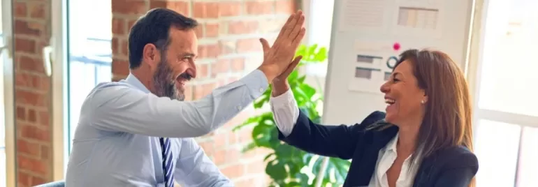 Professionisti si congratulano